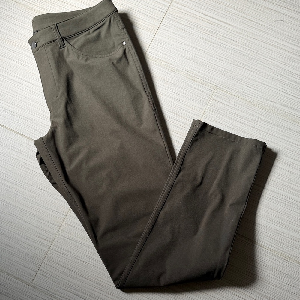 lululemon athletica Men's Chinos - Dark Olive